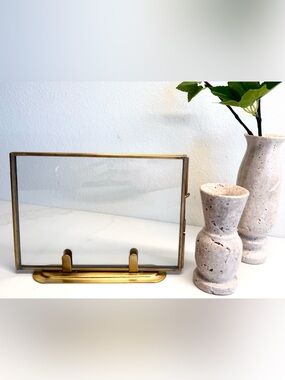 Magnolia Glass & Brass 5x7 Floating Picture Frame